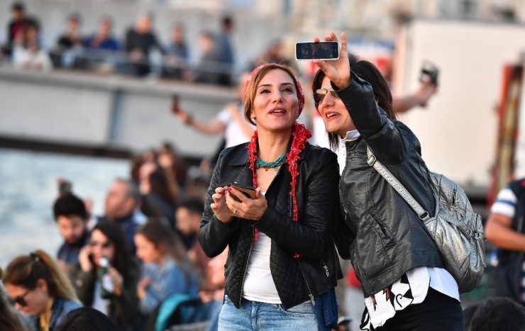 Ege Söyledi, İzmir Dinledi