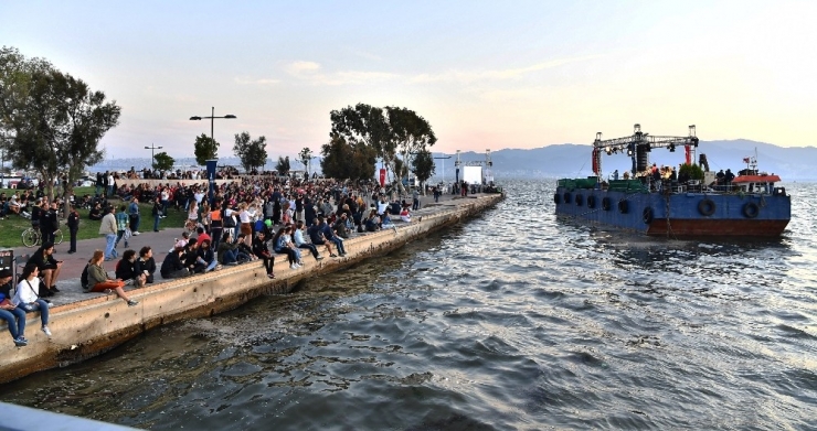 Ege Söyledi, İzmir Dinledi