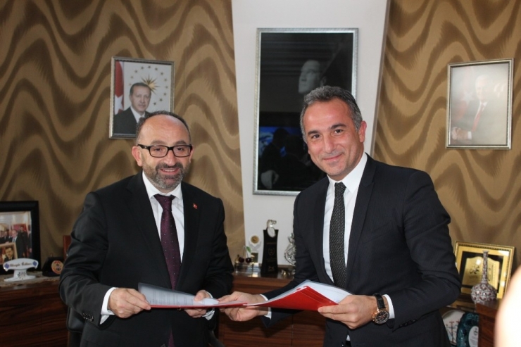 500 Bin Yolcu Taşıyacak Kartepe Teleferiğinde İmzalar Atıldı