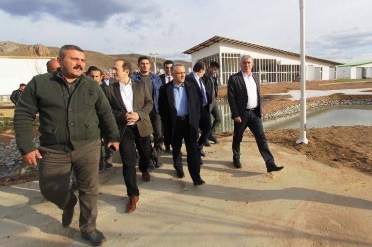 Bakan Ağbal Kaleardı Şehir Parkı’nda İncelemelerde Bulundu