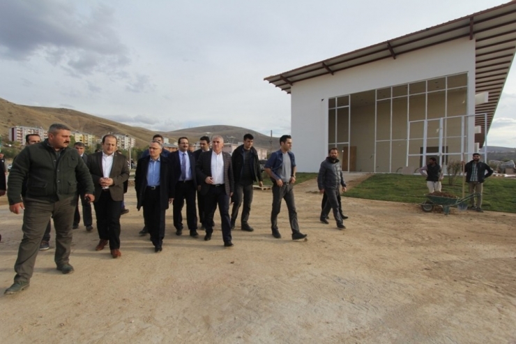 Bakan Ağbal Kaleardı Şehir Parkı’nda İncelemelerde Bulundu