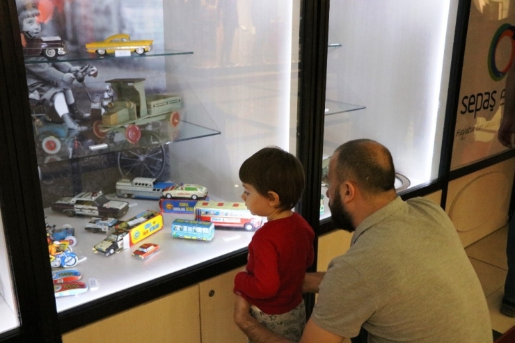 100 Yıllık Oyuncaklar Görücüye Çıktı