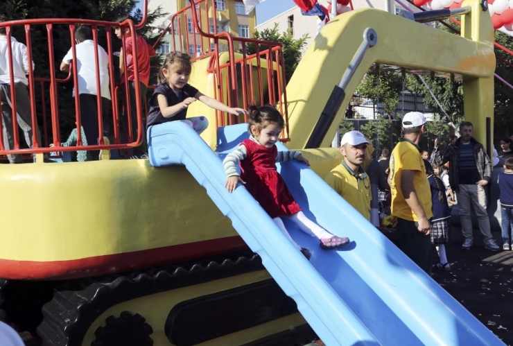 Akşemsettin Mahallesi’ne Yeni Park Kazandırıldı