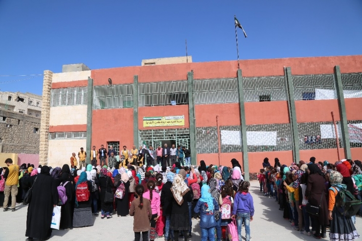 Suriye’deki İç Savaşta Ağır Hasar Gören Okullar Türk Stk’lar Tarafından Onarıldı