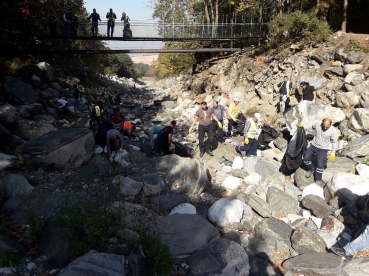 Yıldırım Kent Ormanı’nda Temizlik Harekatı