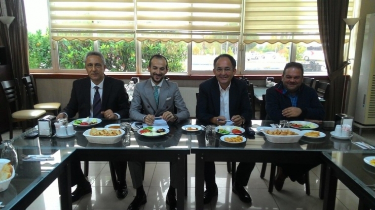 Edremit Ak Parti’nin Yeni Yönetimi Basına Tanıtıldı