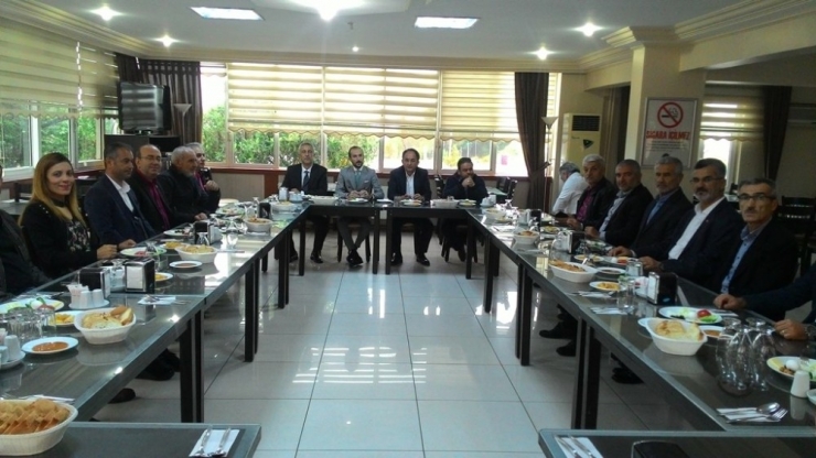 Edremit Ak Parti’nin Yeni Yönetimi Basına Tanıtıldı