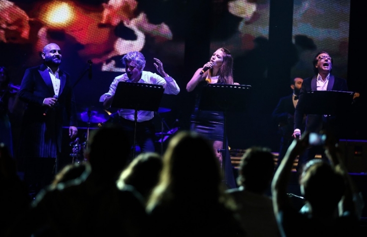 Türk Sinemasının Ustaları "Yeşilçam Sahnede" Anılıyor