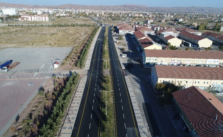Aksaray’da Kaldırımlar, Yollar Ve Alt Yapı Eş Zamanlı Yenileniyor