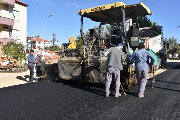 Alaşehir’de Sıcak Asfalt Çalışması