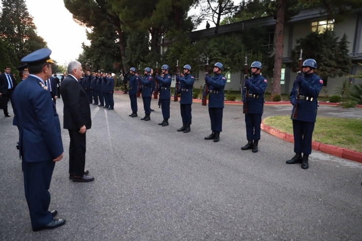 Başbakan Yıldırım, Çiğli 2. Ana Jet Üssü’nü Ziyaret Etti