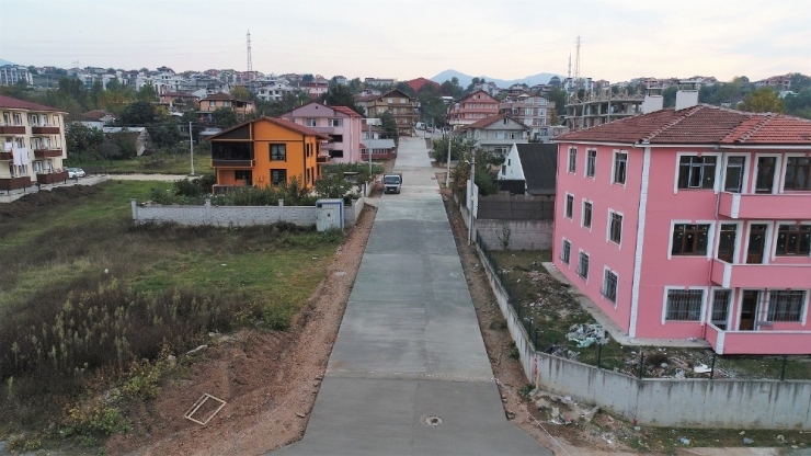 Başiskele’de Beton Yol Çalışmaları Sürüyor
