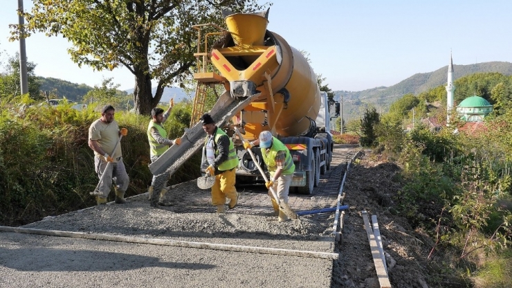 Başiskele’de Beton Yol Çalışmaları Sürüyor