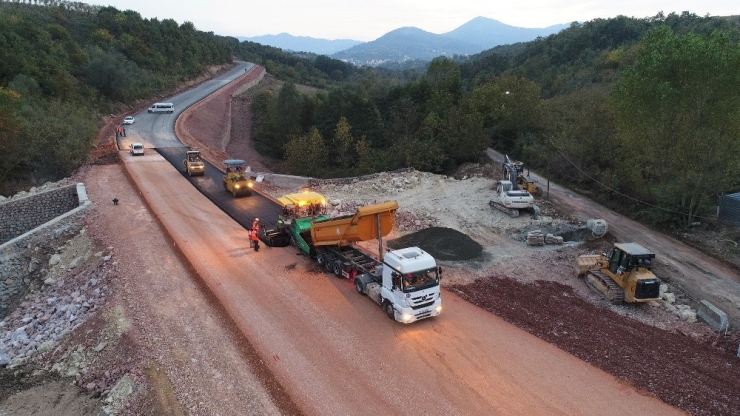 Başiskele’de Yol Yapım Çalışmaları Sürüyor