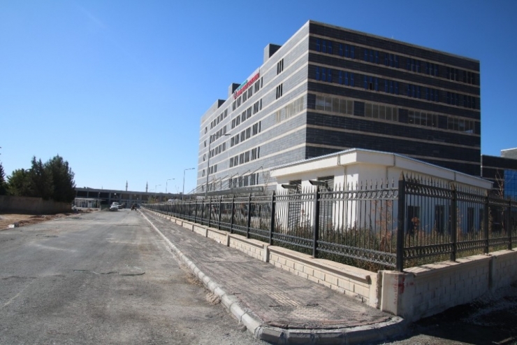 Büyükşehir İlçe Kaldırımlarını Yeniliyor