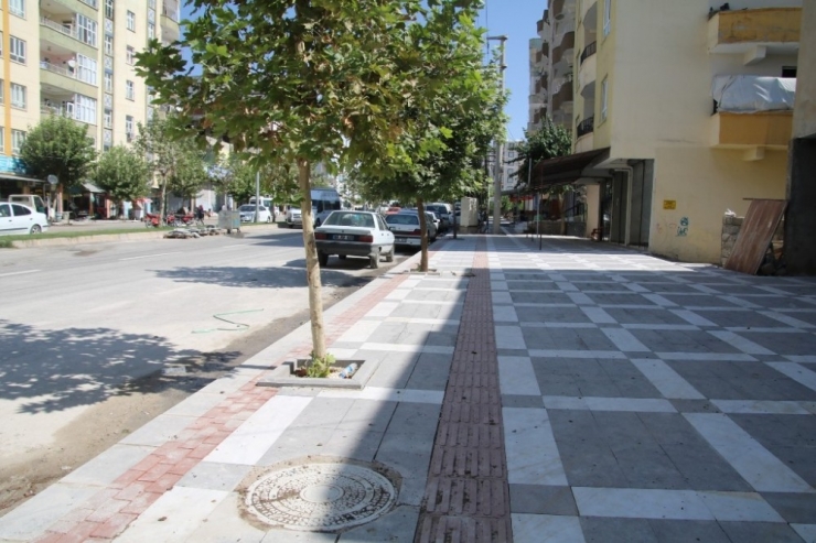 Büyükşehir İlçe Kaldırımlarını Yeniliyor