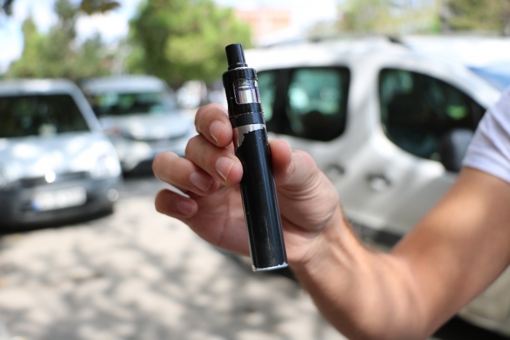 - Yasaklanmasına Rağmen Elektronik Sigara Tüketimi Hızla Artıyor