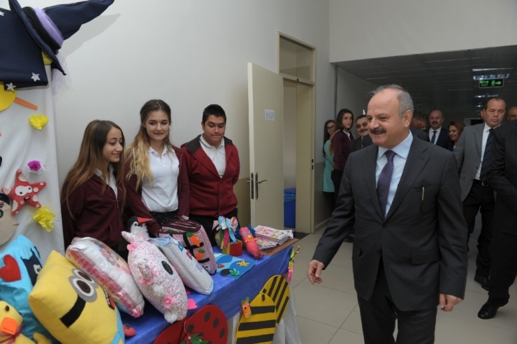 Vali Çakacak Öğretmenlerle Buluştu