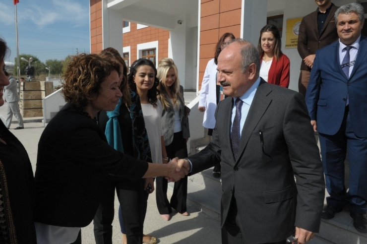 Vali Çakacak Öğretmenlerle Buluştu