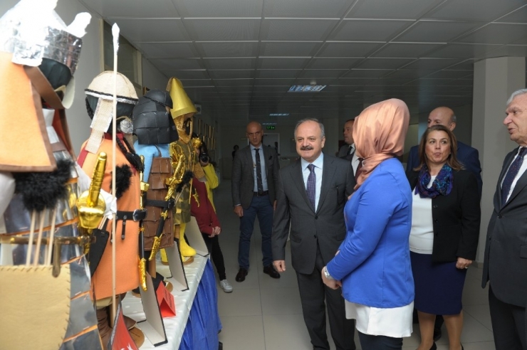 Vali Çakacak Öğretmenlerle Buluştu