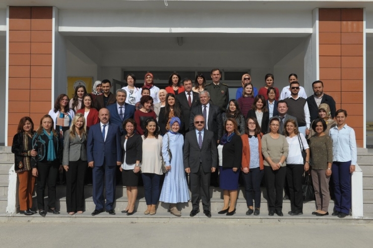 Vali Çakacak Öğretmenlerle Buluştu