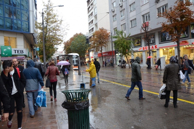 Yağmur Hem Sevindirdi Hem Üzdü