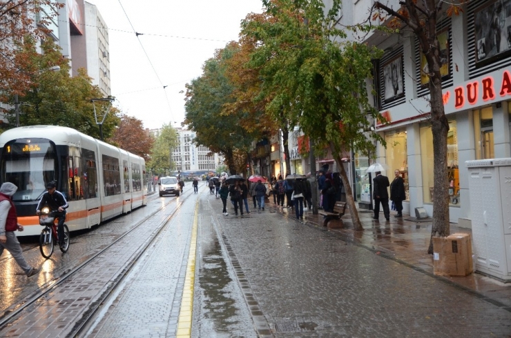 Yağmur Hem Sevindirdi Hem Üzdü