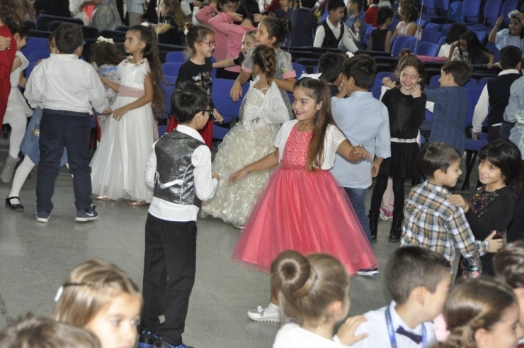 Gaziantep Kolej Vakfında Cumhuriyet Coşkusu