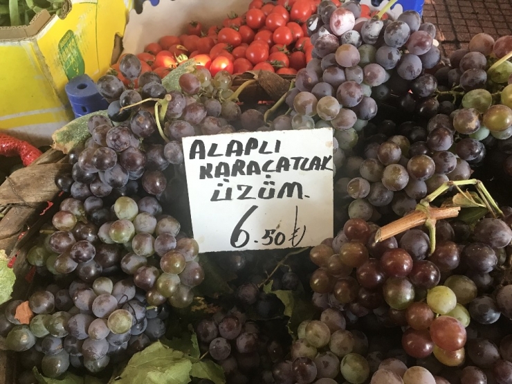 Meşhur Karaçatlak Üzümü Tezgahlarda Yerini Aldı