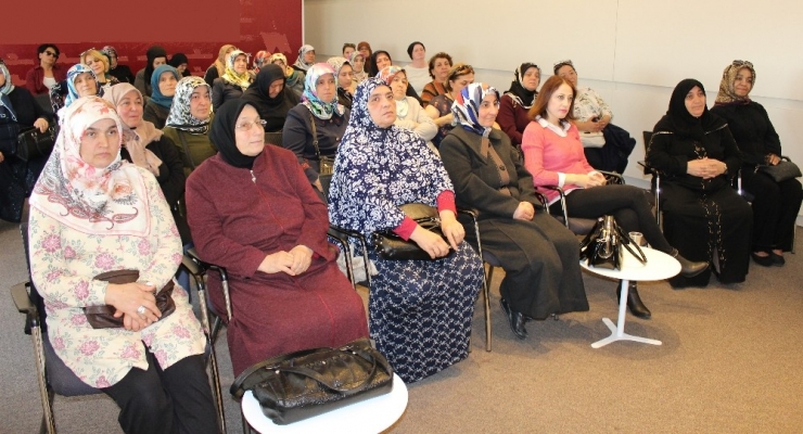 Kartepe’de Kanser Ve Menopoz Semineri Verildi