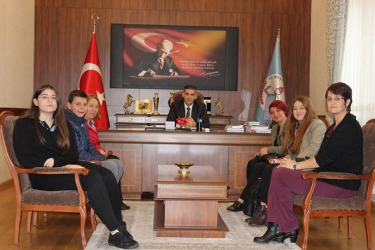 Kitap Okuma Yarışmasında Dereceye Giren Öğrenciler Ödüllendirildi