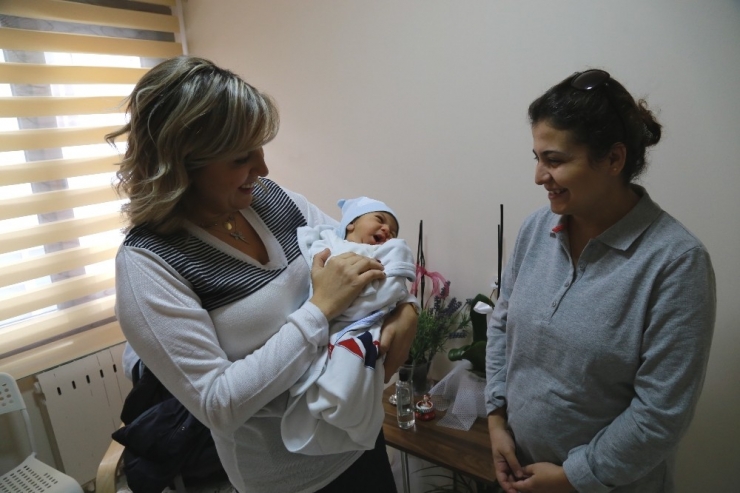 Uzmanından Anne Adaylarına Ağrısız Normal Doğumun Yöntemleri