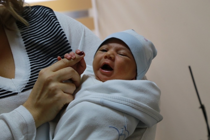Uzmanından Anne Adaylarına Ağrısız Normal Doğumun Yöntemleri