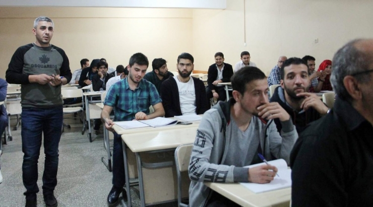 Siü’de Türkçe Öğrenim Merkezine Yoğun İlgi