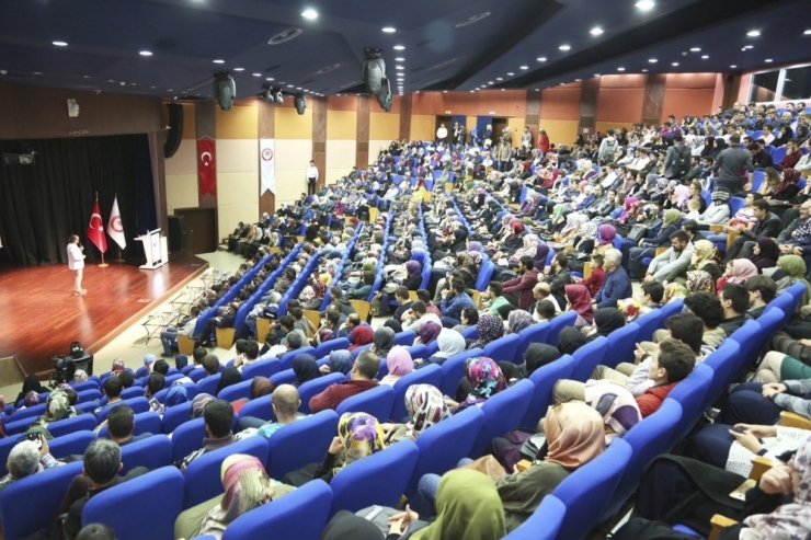 Isparta’da ’Başarı İçin Hayata Gülümse’ Semineri
