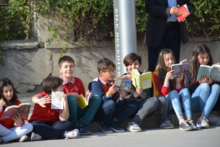 4 Bin 200 Öğrenci İle Okuma Zinciri