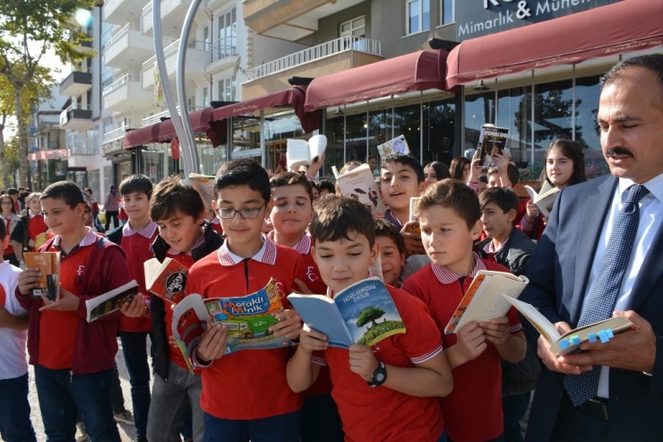 4 Bin 200 Öğrenci İle Okuma Zinciri