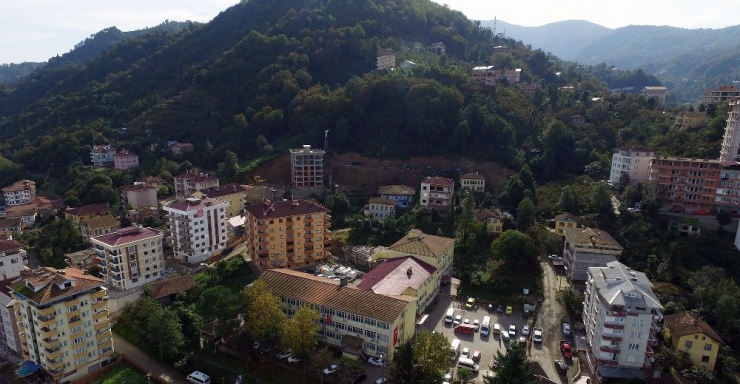 Sürmene’de Heyelanlara ‘Fore Kazık’lı Önlem