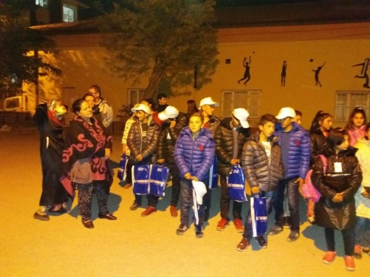 ’Yüreğimi Isıtır Mısın’ Kampanyasıyla 20 Öğrenciye Yardım Edildi