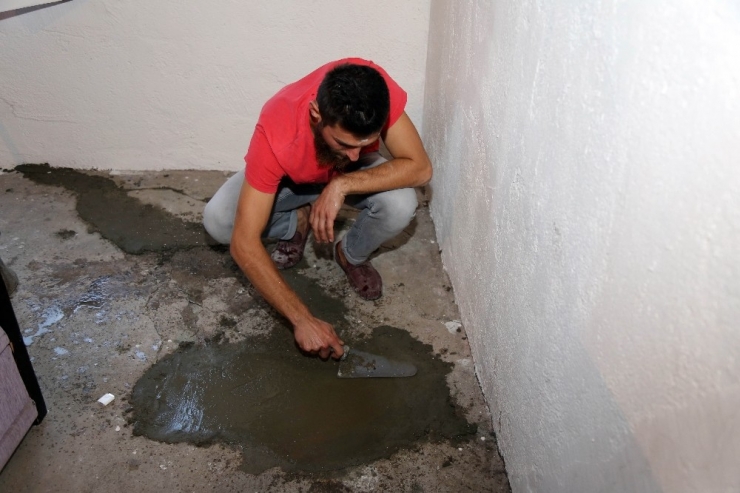 Öğrenciler Harçlıklarıyla Gecekonduda Yaşayan Ailenin Yardımına Koştular