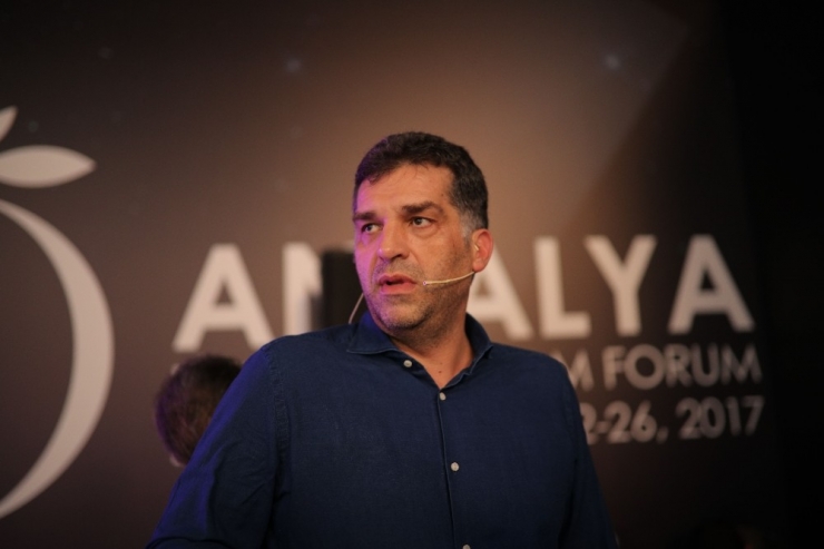 Danis Tanovic: "Savaşın Ortasında Savaş Filmleri Çekmeye Başladım"