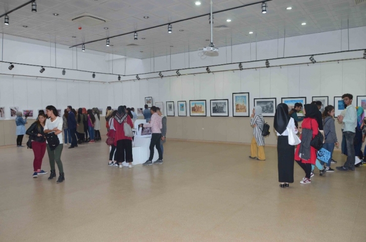 Güzel Sanatlar Fakültesi Öğrencileri Hünerlerini Sergiledi