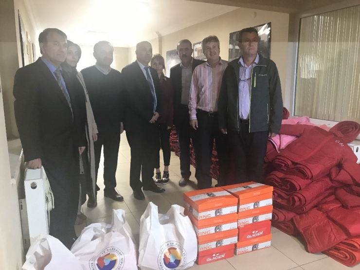 Alaplı Tso’dan Öğrencilere Mont Ve Bot Yardımı