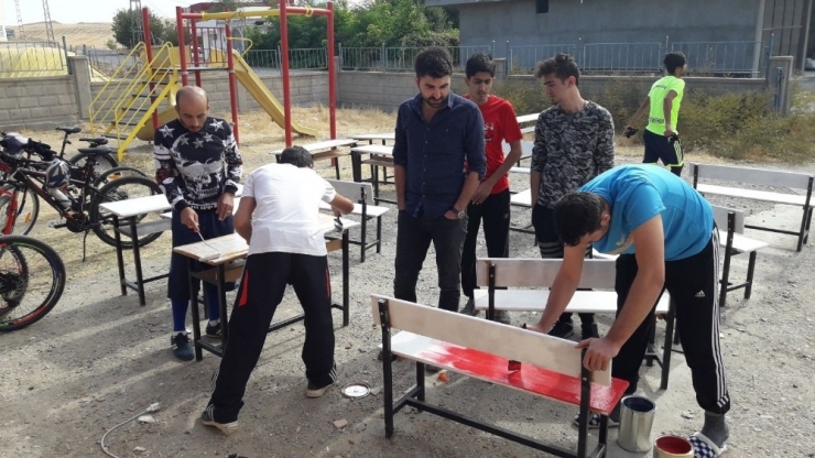 Bisyad Üyeleri Köy Okulunun Bakımını Yaptı