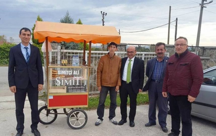 Engelli Simitçi Birçok Kişiye Örnek Oluyor