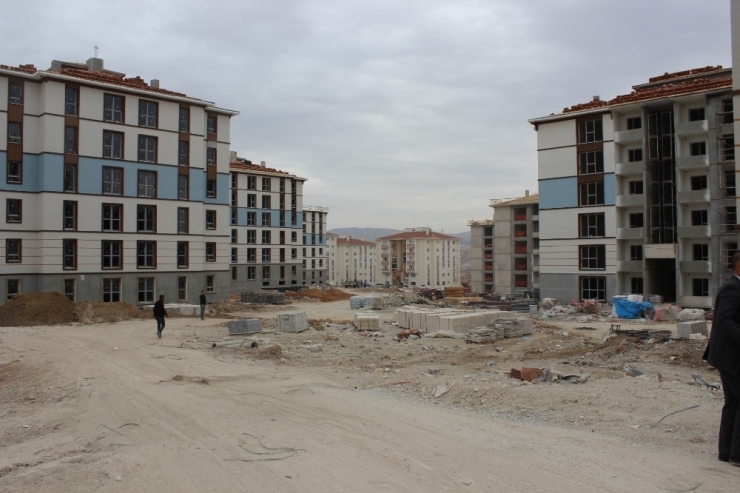 Belediye Başkanı Yaşar Bahçeci, Toki Konut Alanında İnceleme Yaptı