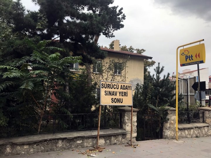 Ptt Şubesi Uzun Süredir Atıl Durumda