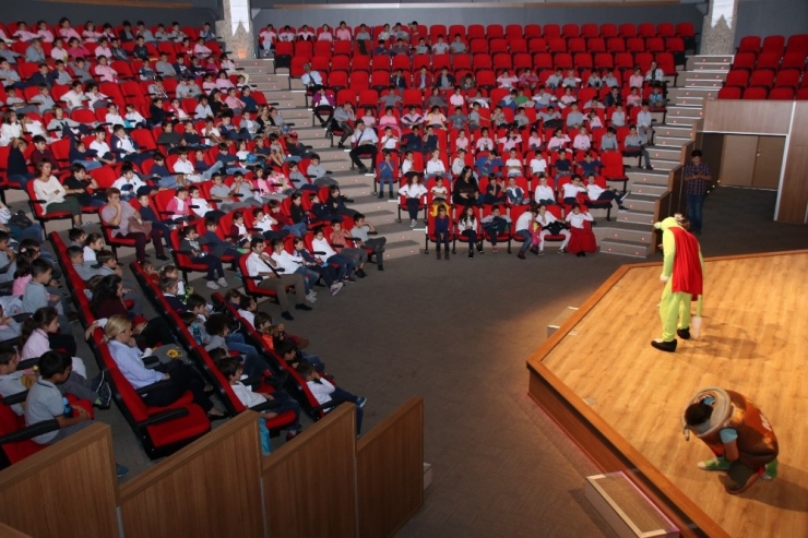 Çevre Bilincine Müzikli Tiyatro İle Katkı