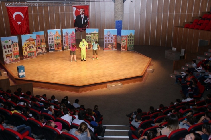 Çevre Bilincine Müzikli Tiyatro İle Katkı