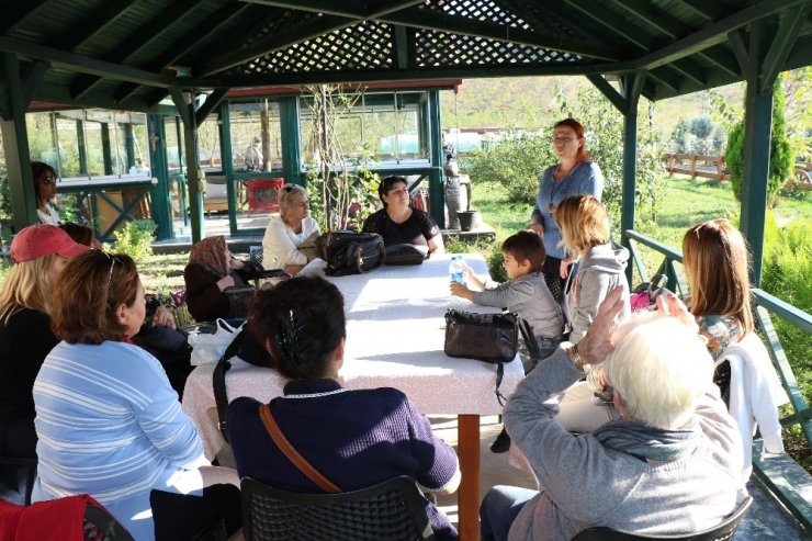23 Yıllık Biyoloji Öğretmeni, Hayalini Kurduğu Çiftlikte Kendi Markasını Üretti